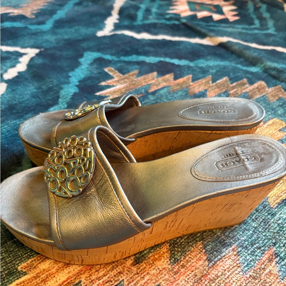 Coach Judith wedge sandals, metallic, cork heel; large signature pendant. - Picture 2 of 15